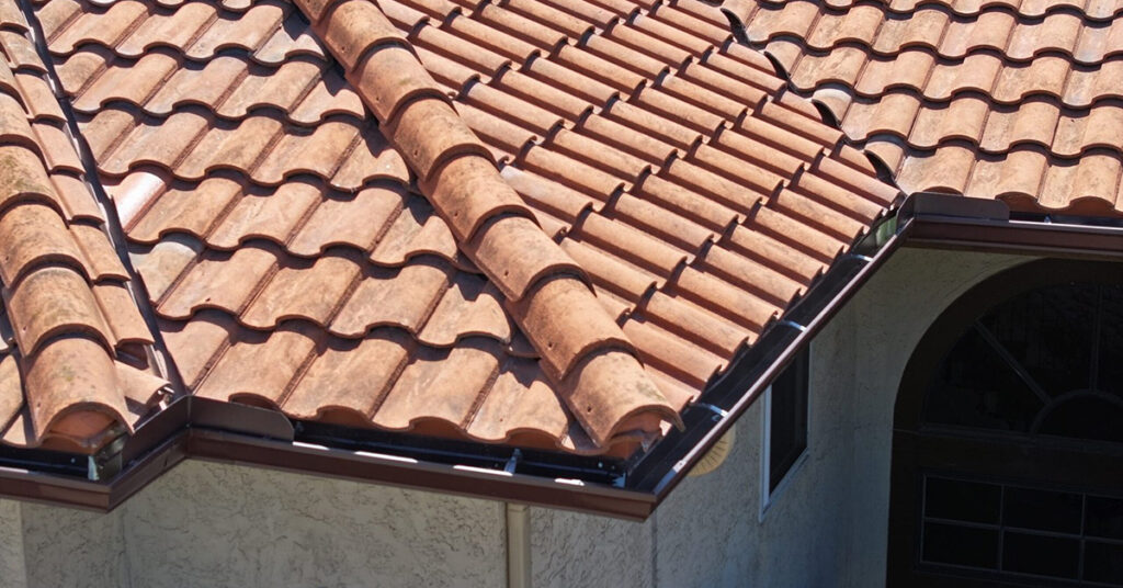 Seamless 6 inch Rain Gutters Our 6" seamless rain gutters offer major, noticeable advantages over those traditional, smaller sizes. Because of their expanded capacity, they can safely and efficiently handle a significantly higher volume of water, rapidly channeling heavy rainfall away.